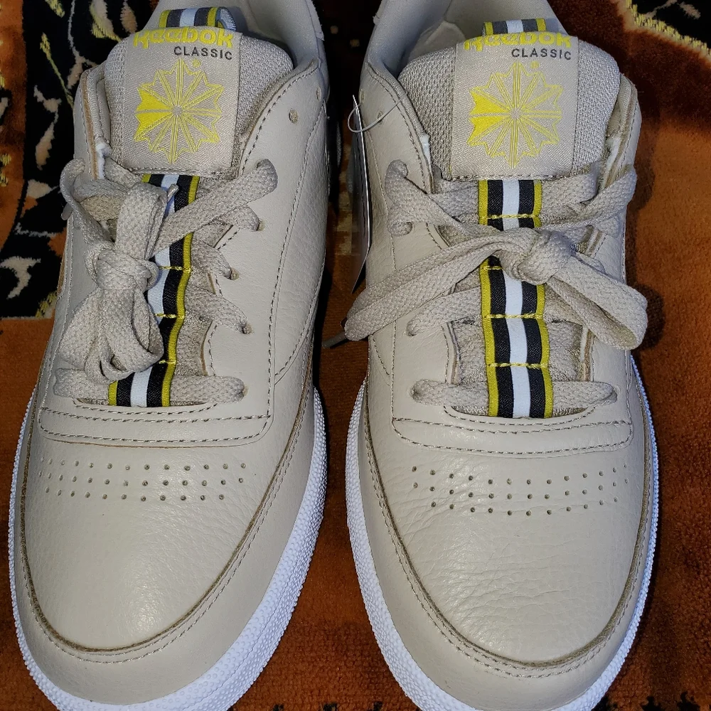 COPY - Reebok - Picture 2 of 5